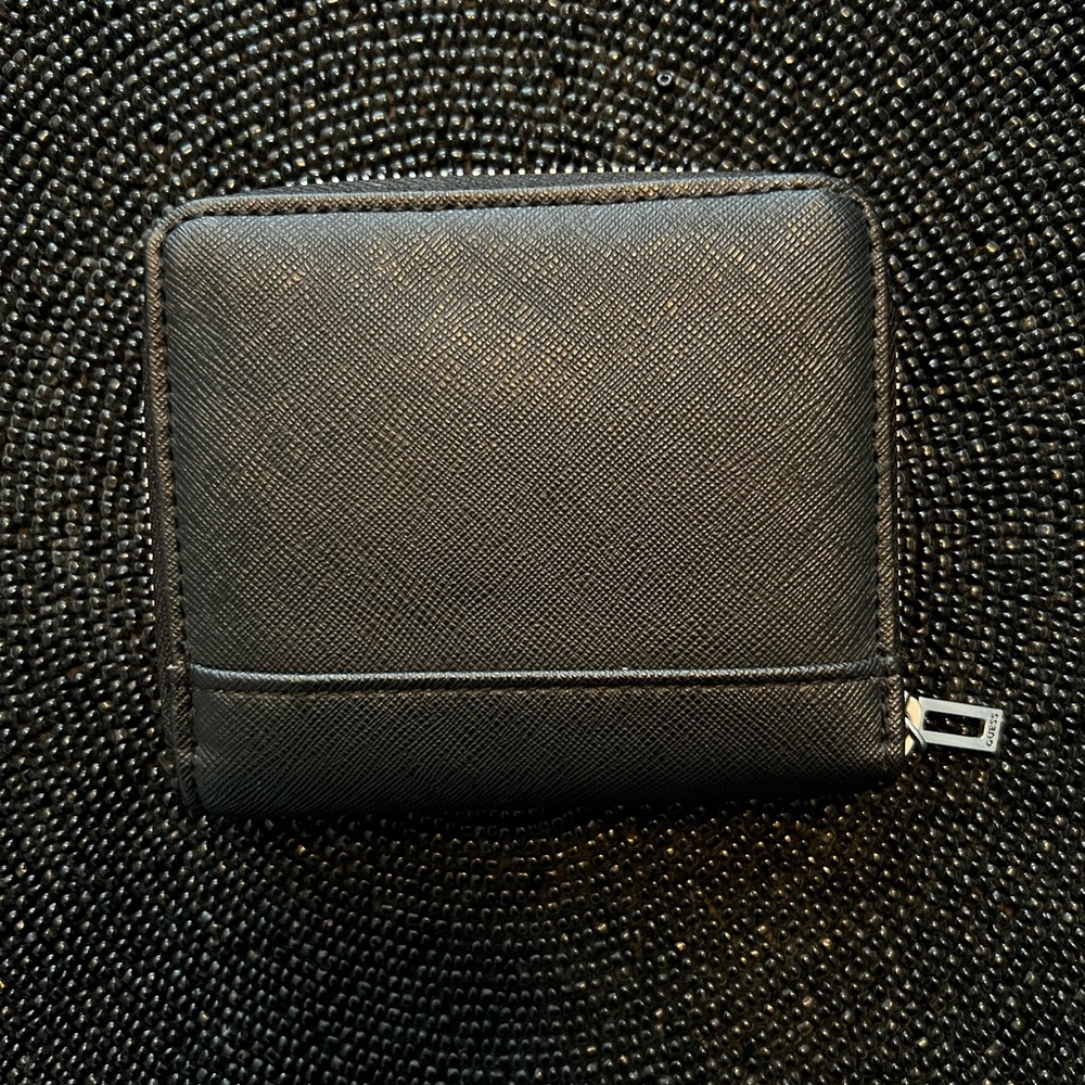 Guess Wallet - Picture 3 of 7